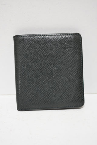 Louis Vuitton, Porte-cartes / monnaie " Marco " en cuir taïga vert anglais