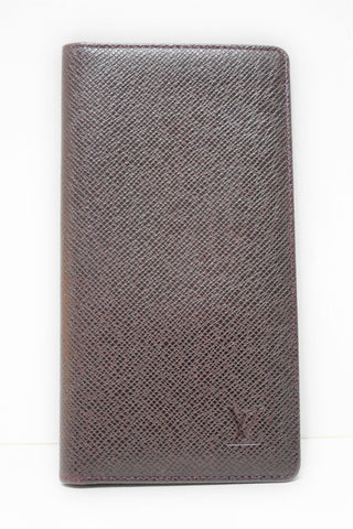 Louis Vuitton, Portefeuille long en cuir taïga aubergine