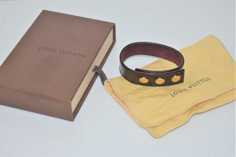 Louis Vuitton, Bracelet " damier " en cuir damier verni aubergine