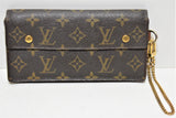 Louis Vuitton, Portefeuille en toile monogram " Accordéon " avec sa chainette